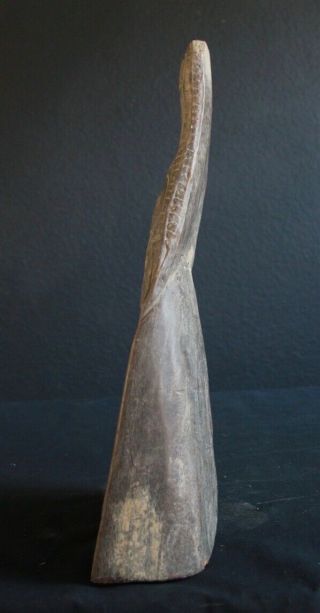 OLD AND CROCODILE CANOE HEAD FROM THE SEPIK RIVER IN GUINEA 8