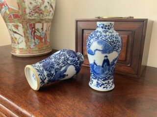 A fine quality 19thc Chinese blue and white figural baluster vases. 10