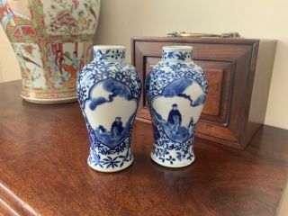 A fine quality 19thc Chinese blue and white figural baluster vases. 9