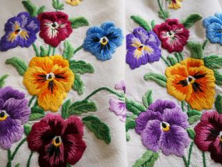 EXQUISITE VTG HAND EMBROIDERED LINEN TABLECLOTH PANSIES 3