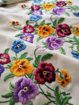 EXQUISITE VTG HAND EMBROIDERED LINEN TABLECLOTH PANSIES 4