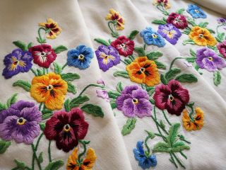 EXQUISITE VTG HAND EMBROIDERED LINEN TABLECLOTH PANSIES 5
