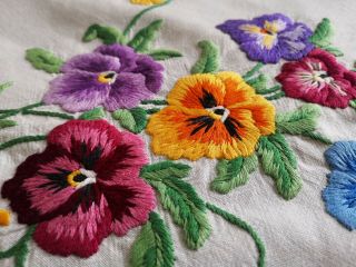 EXQUISITE VTG HAND EMBROIDERED LINEN TABLECLOTH PANSIES 6