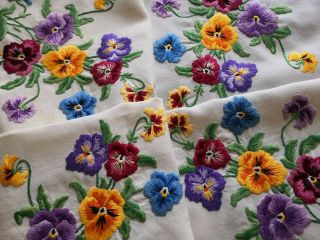EXQUISITE VTG HAND EMBROIDERED LINEN TABLECLOTH PANSIES 9