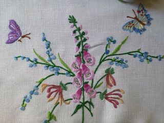 HUGE EXQUISITE VTG HAND EMBROIDERED LINEN TABLECLOTH BUTTERFLIES FOXGLOVES 10