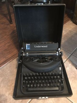 Antique Vintage Portable Underwood 77 Noiseless Typewriter With Hard Case