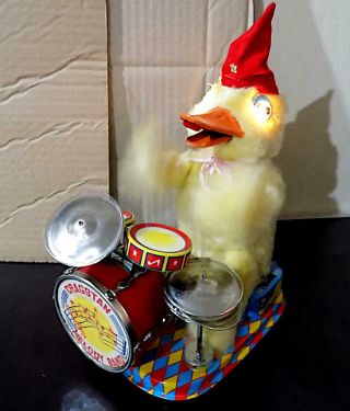 Vintage Tin Battery - Operated Daisy the Jolly Drumming Duck,  Alps Co.  Japan EXiB 6