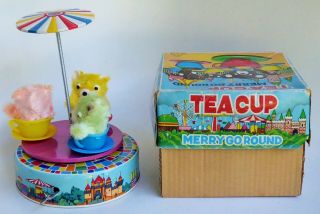 M.  M.  698 JAPAN TEA CUP MERRY GO ROUND DISNEY CASTLE TIN LITHO WIND UP TOY W/BOX 3