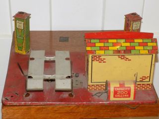 Vintage 1930s Tin Litho Marx Roadside Rest Service Station,  Tin Toy,  Gas,  Oil. 4