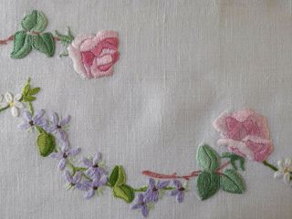 EXQUISITE VTG HAND EMBROIDERED LINEN TABLECLOTH PINK ROSES FORGET ME NOTS 10