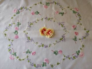 EXQUISITE VTG HAND EMBROIDERED LINEN TABLECLOTH PINK ROSES FORGET ME NOTS 2