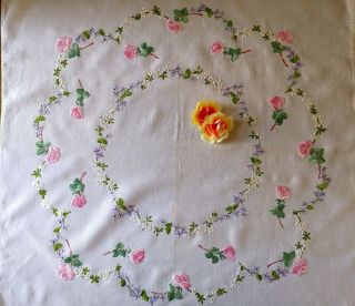 EXQUISITE VTG HAND EMBROIDERED LINEN TABLECLOTH PINK ROSES FORGET ME NOTS 3
