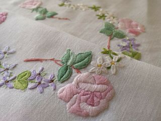 EXQUISITE VTG HAND EMBROIDERED LINEN TABLECLOTH PINK ROSES FORGET ME NOTS 8