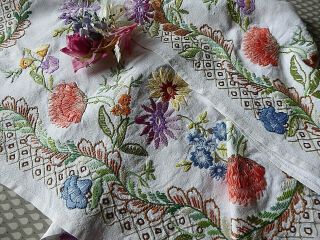 VINTAGE HAND EMBROIDERED TABLECLOTH=BEAUTIFUL RAISED EMBROIDERY /SUPERB FLOWERS 2