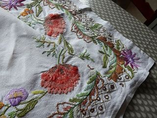 VINTAGE HAND EMBROIDERED TABLECLOTH=BEAUTIFUL RAISED EMBROIDERY /SUPERB FLOWERS 8