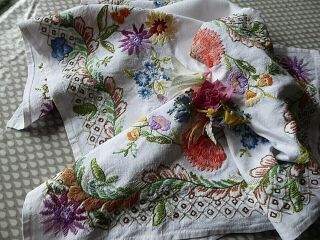 VINTAGE HAND EMBROIDERED TABLECLOTH=BEAUTIFUL RAISED EMBROIDERY /SUPERB FLOWERS 9