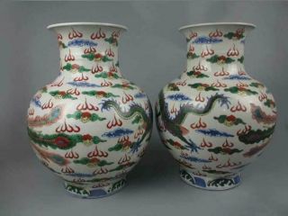 A pair Chinese antique porcelain wucai Dragon - phoenix pattern vase 2