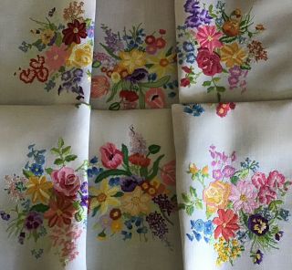 EXCEPTIONAL VINTAGE IRISH LINEN HAND EMBROIDERED TABLECLOTH STUNNING FLORALS 2