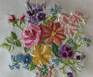 EXCEPTIONAL VINTAGE IRISH LINEN HAND EMBROIDERED TABLECLOTH STUNNING FLORALS 5