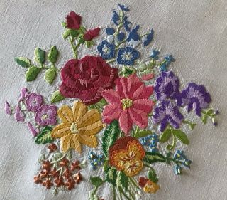 EXCEPTIONAL VINTAGE IRISH LINEN HAND EMBROIDERED TABLECLOTH STUNNING FLORALS 8