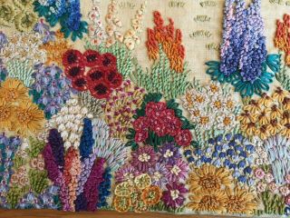 LARGE VINTAGE EMBROIDERED 1930s DETAILED ENGLISH COUNTRY COTTAGE GARDEN PANEL 6