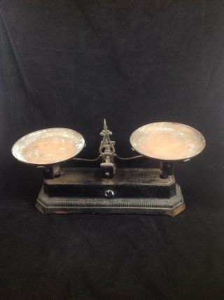 Antique/Vintage Cast Iron Balance Scale W/Two Copper Trays 2
