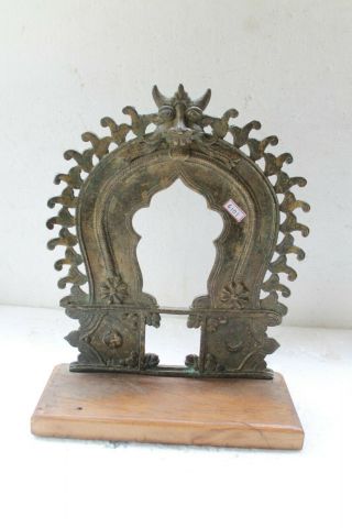 Old Antique Brass Big Size Fine Yali Figure Engraved Shrine Arch Nh6101