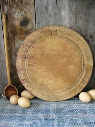 Round Antique Carved Wood Bread Cutting Board Surface