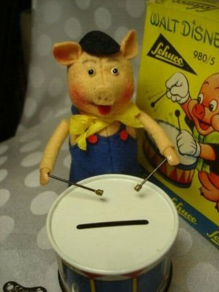 GREAT VINTAGE SCHUCO WALT DISNEY PIG DRUMMER BANK WINDUP TOY w/ KEY & BOX 2