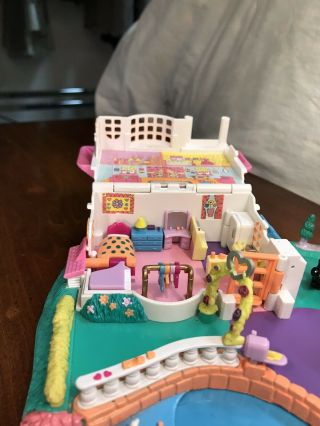 1996 Bluebird Polly Pocket Magical Movin’ Pollyville Playset COMPLETE 4