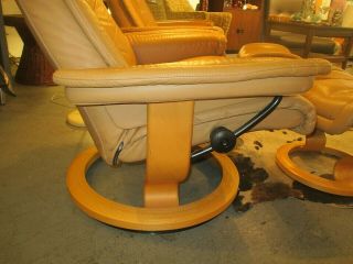 TWO (2) Norway EKORNES STRESSLESS LOUNGERs w/OTTOMANs MCM Danish Mod Wegner BIN 6