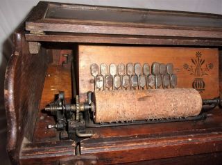 Antique late 1800 ' s - early 1900 ' s Chautauqua Roller Organ w/ musical cob needs 8