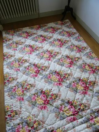 STUNNING EIDERDOWN vintage PADDED QUILT shabby COTTAGE chic CABBAGES & ROSES 10