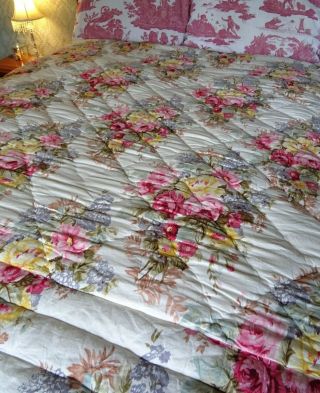 STUNNING EIDERDOWN vintage PADDED QUILT shabby COTTAGE chic CABBAGES & ROSES 3