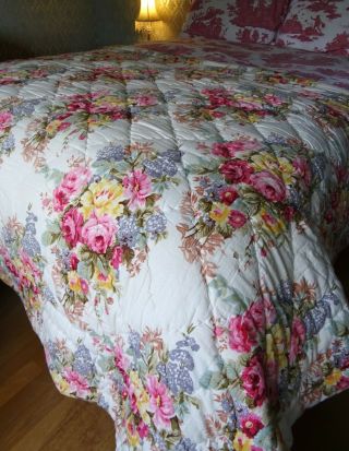 STUNNING EIDERDOWN vintage PADDED QUILT shabby COTTAGE chic CABBAGES & ROSES 4