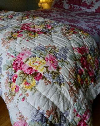STUNNING EIDERDOWN vintage PADDED QUILT shabby COTTAGE chic CABBAGES & ROSES 5