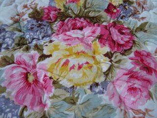 STUNNING EIDERDOWN vintage PADDED QUILT shabby COTTAGE chic CABBAGES & ROSES 9