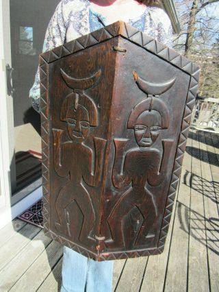 ANTIQUE RELIEF CARVED AFRICAN WOODEN SHIELD IN 2