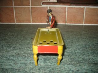 RARE TINPLATE WINDUP BILLIARDS PLAYER SNOOKER POOL TABLE GERMANY ANTIQUE TIN TOY 2