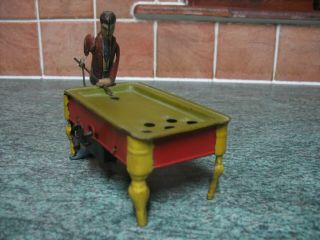RARE TINPLATE WINDUP BILLIARDS PLAYER SNOOKER POOL TABLE GERMANY ANTIQUE TIN TOY 3