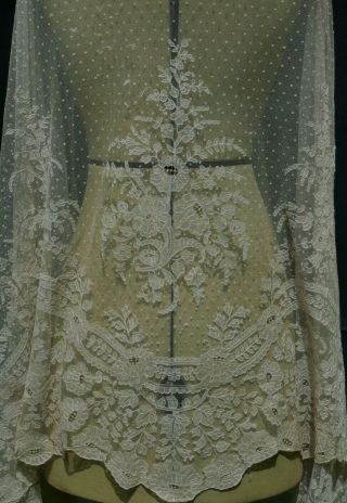 ANTIQUE 19thC VICTORIAN CREAM / IVORY BRUSSELS LACE LARGE WEDDING SHAWL / VEIL 2