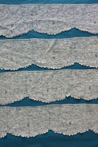 280 cms.  antique linen 17th century Flemish style bobbin lace border 5