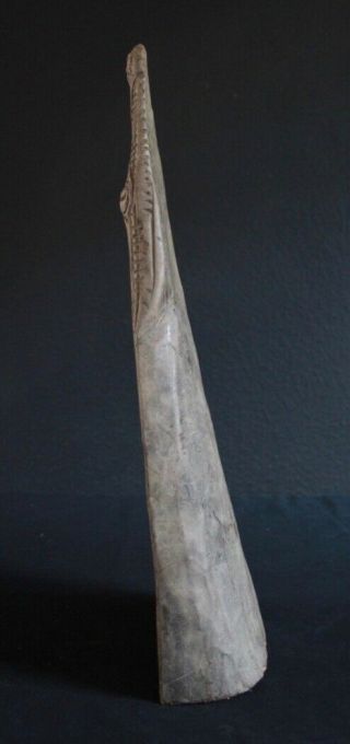 OLD AND CROCODILE CANOE HEAD FROM THE SEPIK RIVER IN GUINEA 4