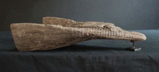 OLD AND CROCODILE CANOE HEAD FROM THE SEPIK RIVER IN GUINEA 4