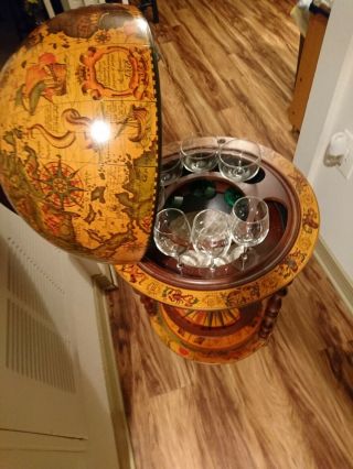 Gorgeous Vintage Hidden Bar Globe 10