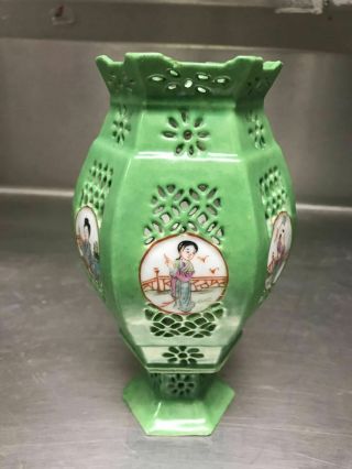 Chinese Antique Famille Rose Porcelain Vase