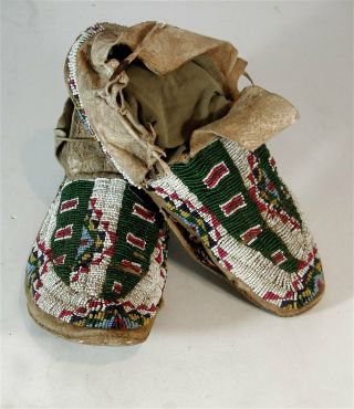 Ca1890s Pair Native American Sioux Indian Bead Decorated Hide Moccasins Beaded