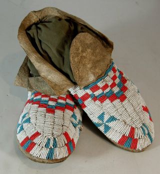 Ca1910s Pair Native American Sioux Indian Bead Decorated Hide Moccasins Beaded