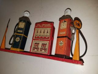 Vintage Marx toy tin litho gas station pumps oil service station 11