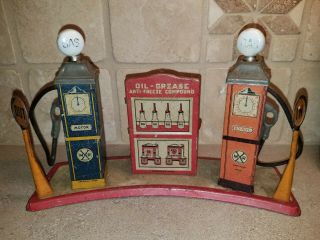 Vintage Marx toy tin litho gas station pumps oil service station 12